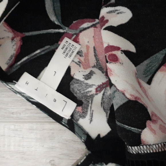 Women's size 12 rompers with shorts - Picture 3 of 3